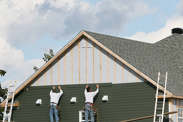 Professional Siding technician working in Richardson, TX
